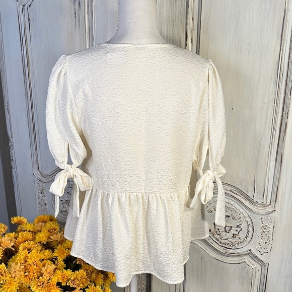 Elegant Cream Textured Women's Top with Bow Details - Picture 8 of 10